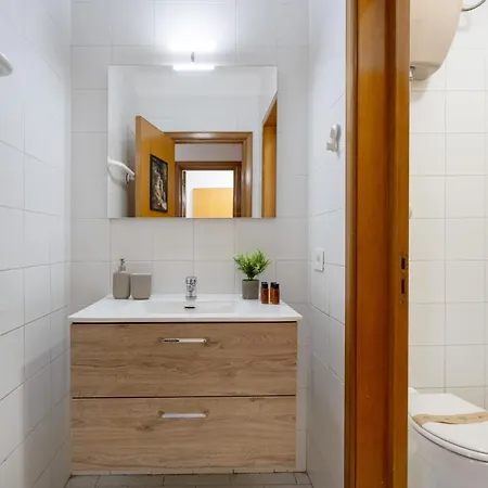 Ampio E Luminoso Vicino Al Lungomare Di דירה